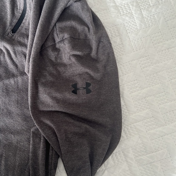 Thin warm Under Armour running shirt - Picture 5 of 6